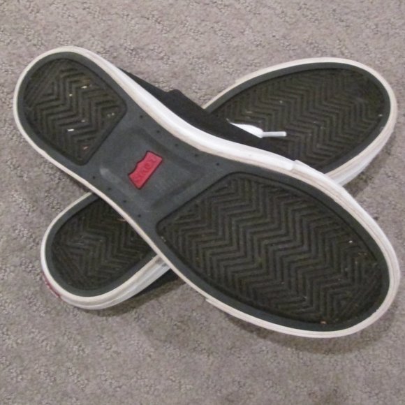Levi's black Low Top Canvas Sneakers Shoes Cinch Back Slip-on Comfort Tech sz 10 - Picture 3 of 3